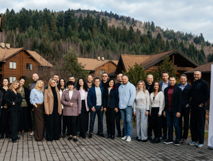 Вітаємо випускників “Бізнес та суспільство” — 11 із завершенням семінару!