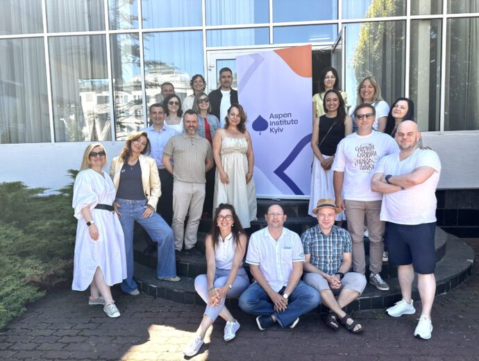 Випускники програм Аспен Інституту Київ обговорили еволюцію поняття гідності на клубному семінарі